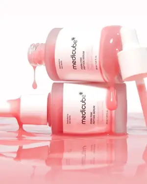 Produtos de skincare da Sohan em rosa