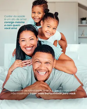 Post da Soma Laboratório com família sorrindo