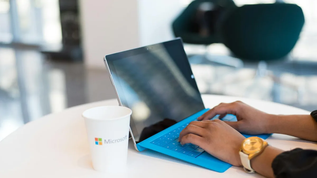 Microsoft Descontinua Licenças Claude Code no Brasil: Implicações para Empresas e o Cenário da IA