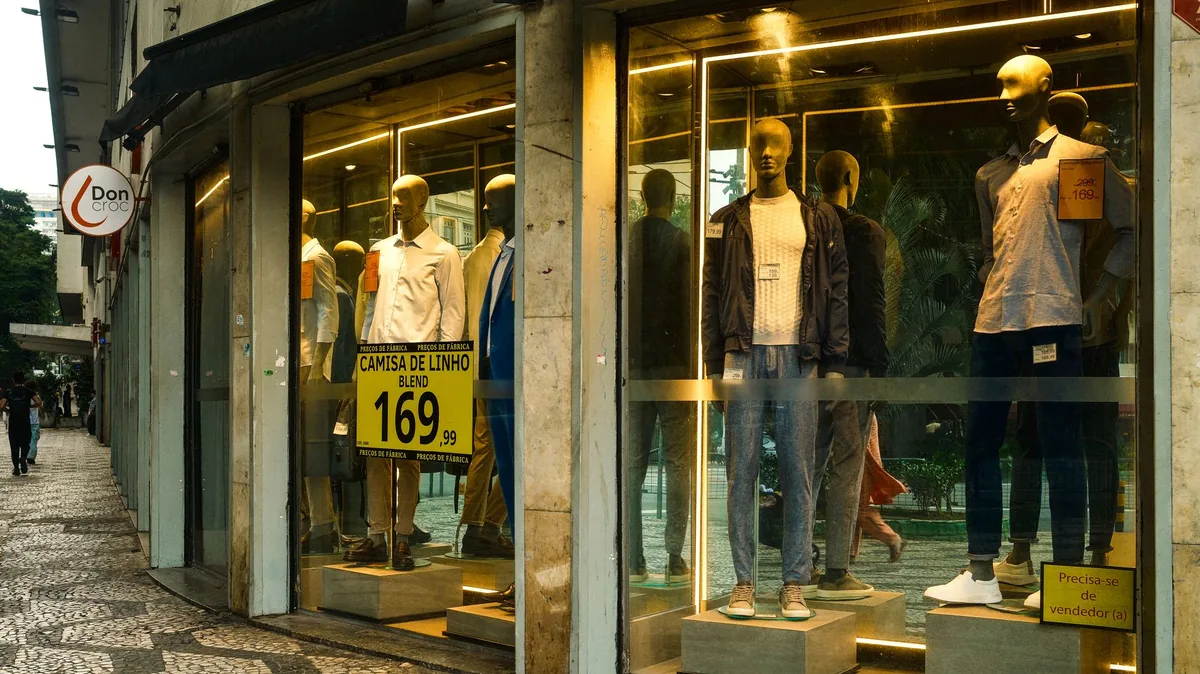 Vitrine fisica que faz o Instagram vender mais: guia pratico pra loja do Agreste