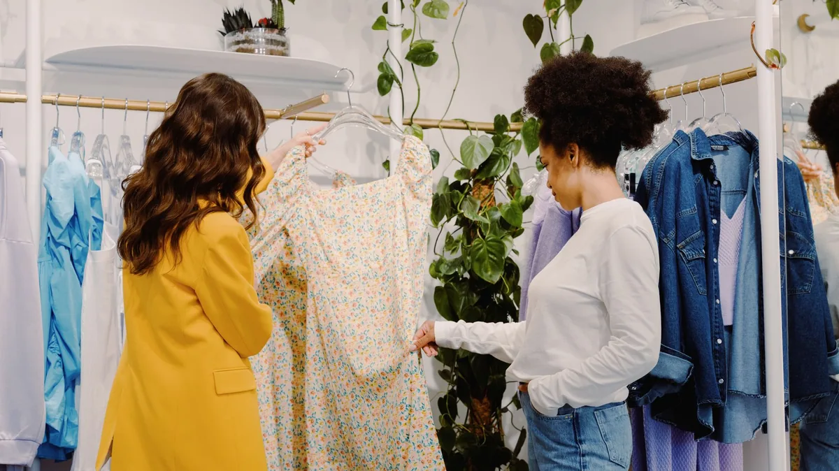 Como fazer a cliente voltar a comprar todo mês na sua loja de roupa
